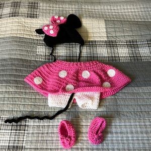 Newborn pictures crochet Minnie Mouse baby girl outfit